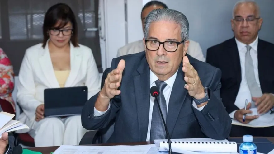 Minsa prepara ley para reducir el internado médico y plantea examen único de ingreso