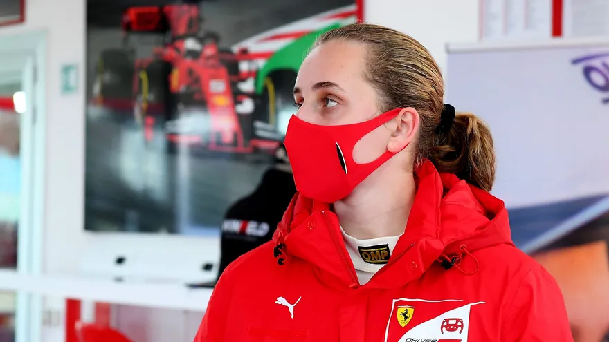 Maya Weug, primera promesa femenina en academia de pilotos de Ferrari