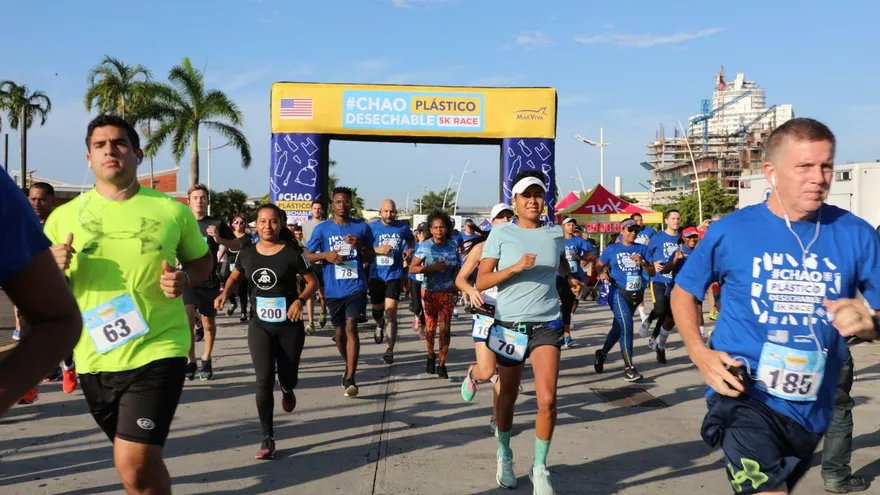 Más de 200 corredores participaron.