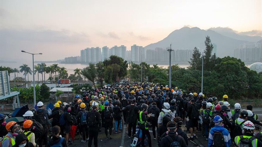 Suspendidas las clases en Hong Kong por las continuas protestas en los campus