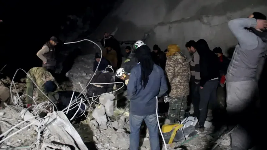 Sangriento bombardeo en Siria; EEUU reconoce autoría