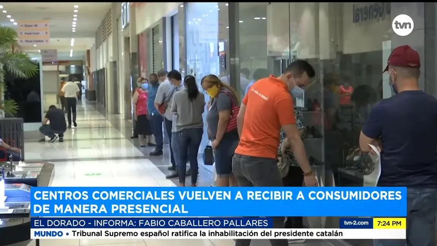 Centros comerciales vuelven a recibir a consumidores