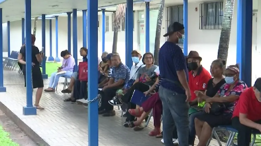 pacientes se quejan de las horas de espera de examenes