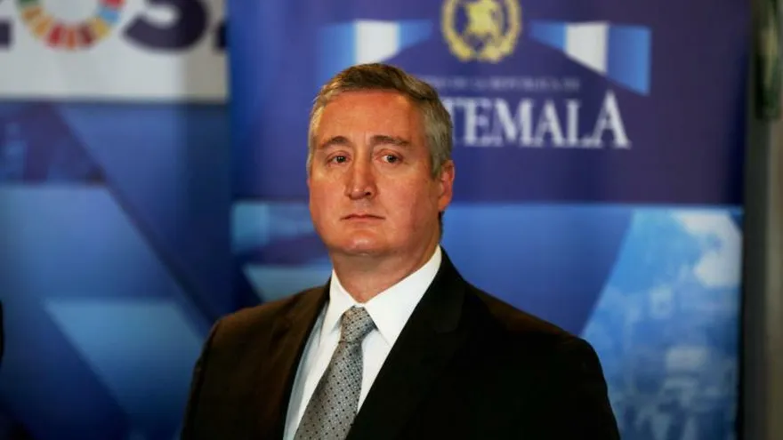 El convenio para el envío de agentes fue firmado por el secretario provisional del Departamento de Seguridad Nacional de Estados Unidos (DHS), Kevin McAleenan, y el ministro de Gobernación Guatemala, Enrique Degenhart (en la foto).