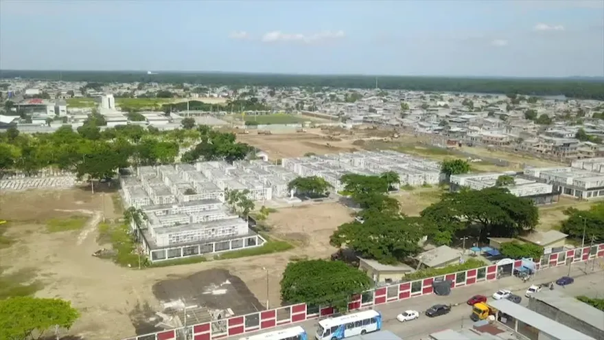 Ecuador retiró casi 800 cadáveres de viviendas de Guayaquil, núcleo de la pandemia.