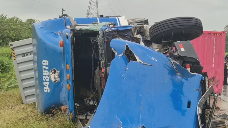 Conductor de articulado resulta herido en múltiple accidente en la autopista Panamá-Colón