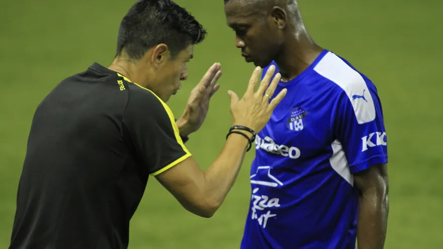 "Jeringa" Guzmán quiere que sus muchachos estén concentrados. Foto/Archivo.