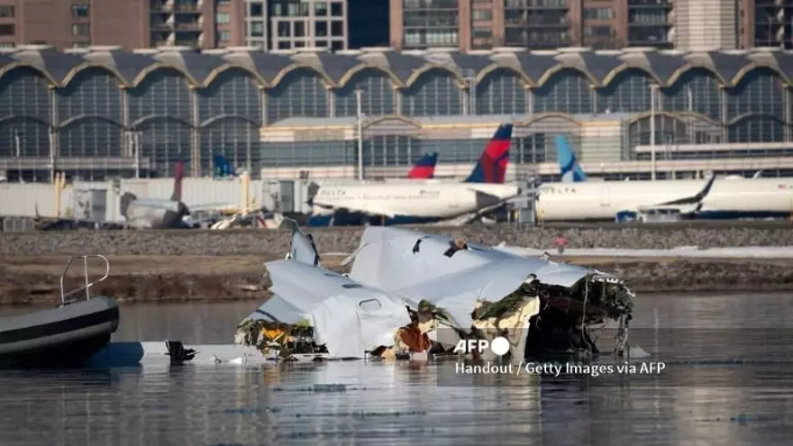El accidente ocurrido el 29 de enero entre un helicóptero militar Sikorsky Black Hawk, que realizaba un vuelo de entrenamiento, y un Bombardier CRJ700 operado por una filial de American Airlines.