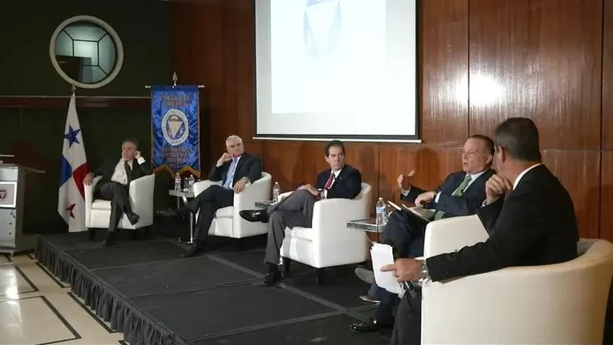 Realizan foro sobre puerto de Corozal