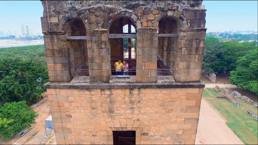 Panamá, Une al Mundo