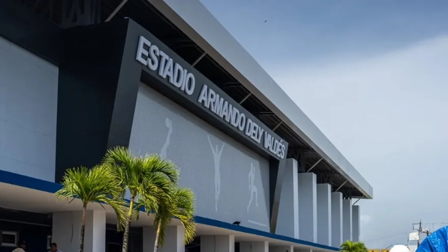 Fachada del remodelado estadio Armando Dely Valdés