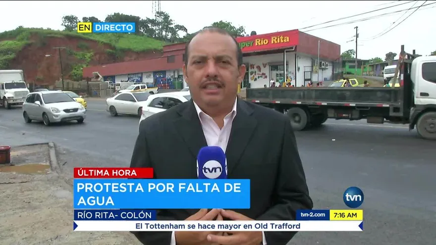 Protestan y cierran vía por falta de agua en Río Rita, Colón