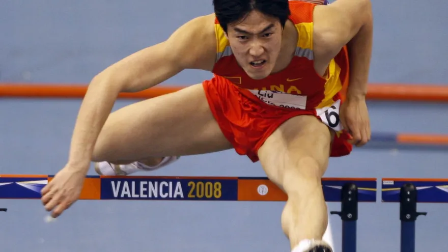 Liu avanza a la final en 60 metros con vallas