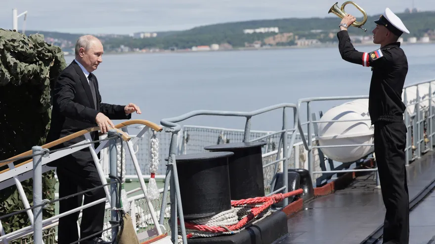 El presidente de Rusia, Vladimir Putin visistó la isla en disputa con Japón.