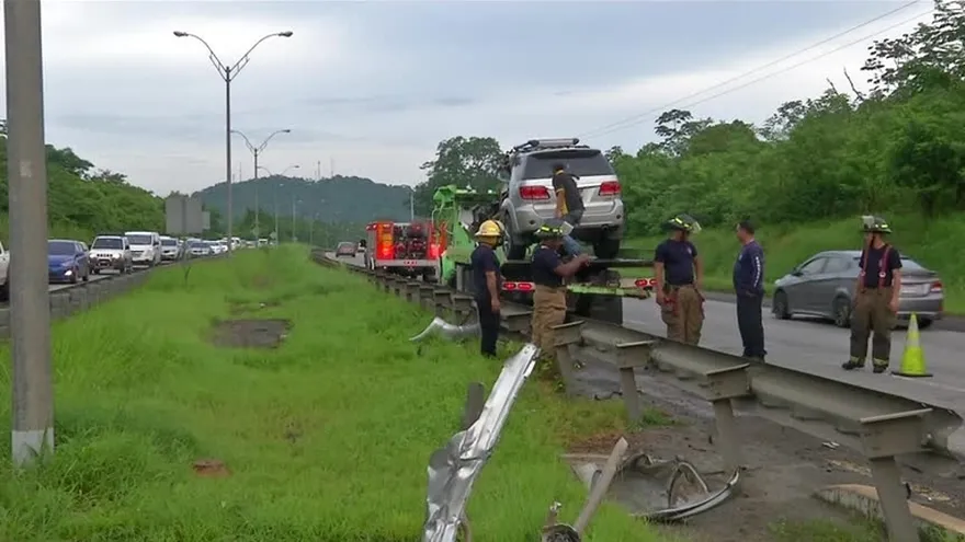 Accidente en vía Centenario con dirección a Panamá Oeste