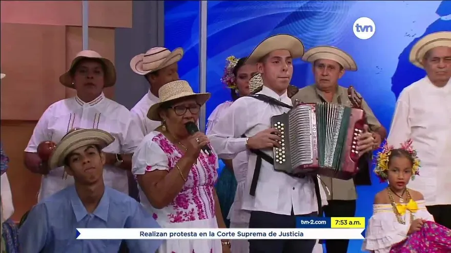 Panameños celebran el Día Internacional del Folclore