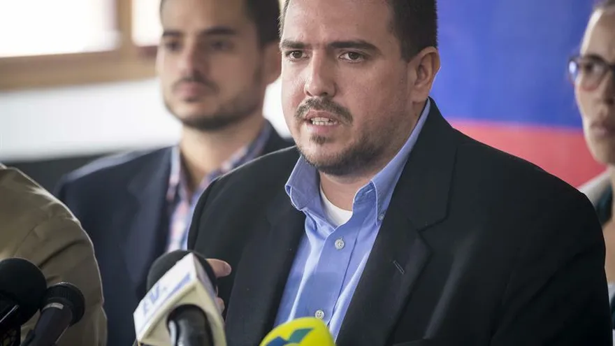 En la imagen, el diputado venezolano Stalin González, uno de los delegados de la oposición en las negociaciones con el Gobierno de Nicolás Maduro