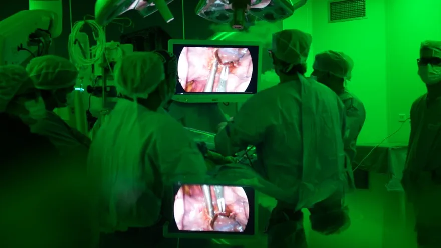 Especialistas internacionales fortalecen la formación en cirugía torácica avanzada en Panamá