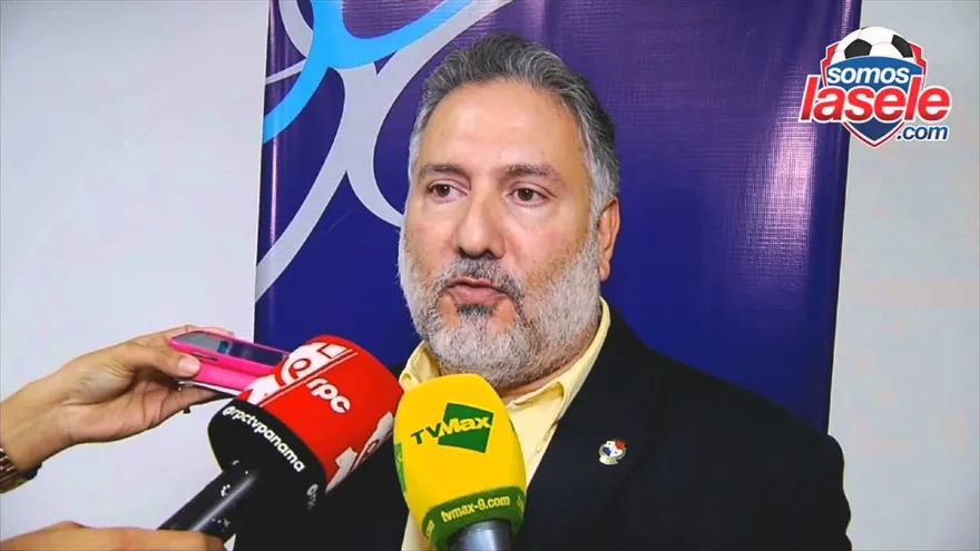 Pedro Chaluja y su conversatorio con los medios en FEPAFUT