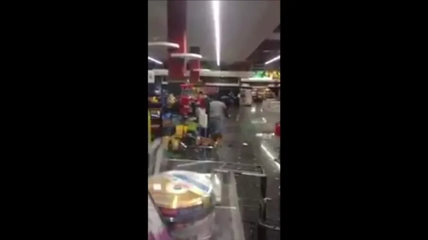 Riña en supermercado genera indignación