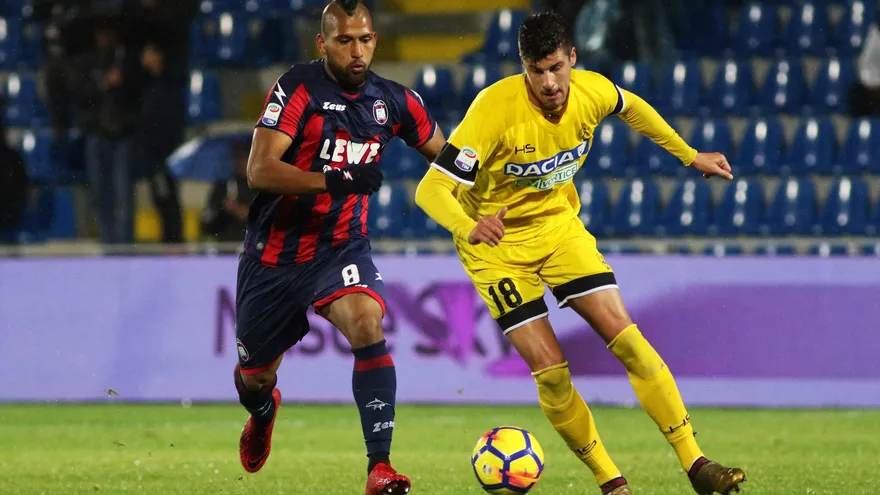 El Génova y el Udinese se imponen a domicilio a Verona y Crotone.