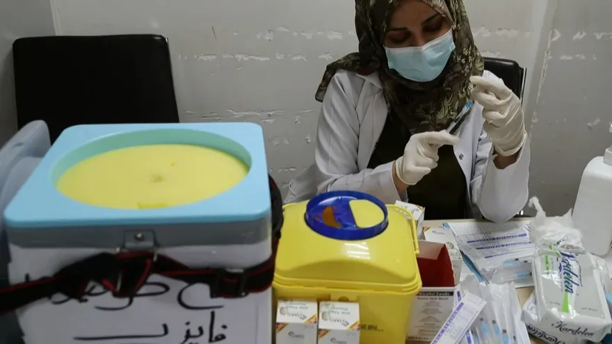 Premios Nobel y exmandatarios piden suspensión de patentes de las vacunas contra el covid-19