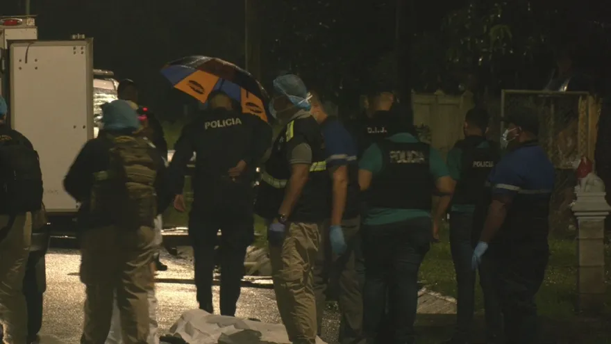 Personal del Ministerio Público en la escena de un homicidio