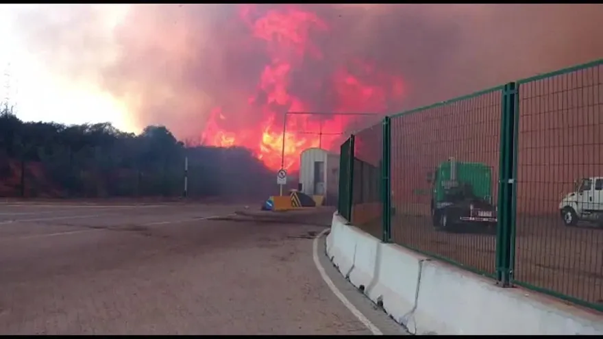 Nuevo incendio en Valparaíso obliga a evacuar una cárcel femenil
