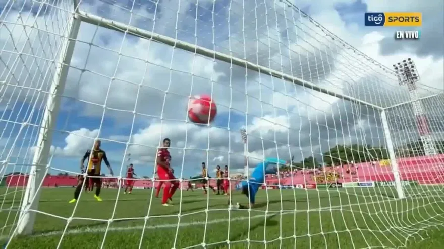 Rolando Blackburn lo volvió hacer, anotó en el triunfo de The Strongest