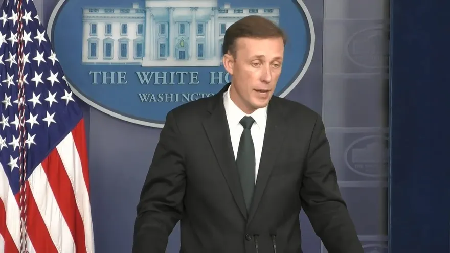 Talibanes prometen permitir el "paso seguro" de civiles al aeropuerto de Kabul (Casa Blanca)