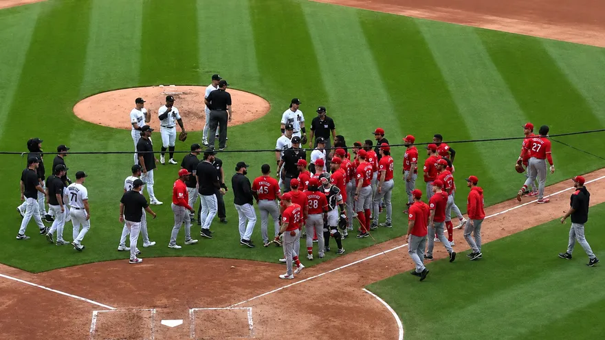 Juego entre Medias Blancas y Reds
