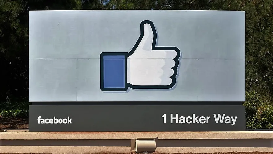 Letrero en Menlo Park, sede de Facebook.