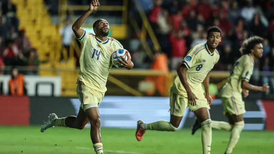 Kenji Gorre de la selección de fútbol de Curazao en Liga de Naciones Concacaf