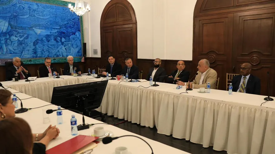 Reunión de Mulino con Bancada de Realizando Metas.