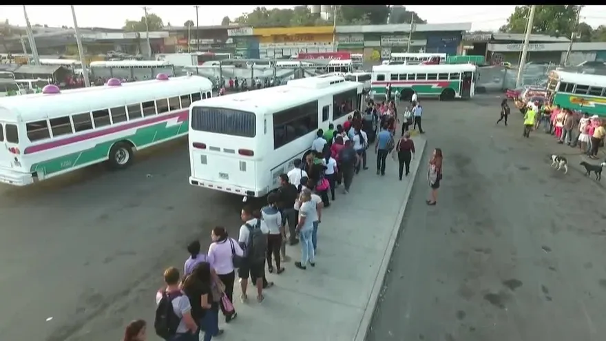 Usuarios y transportistas se enfrentan