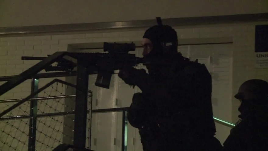 Policía francesa localiza a sospechosos de atentado