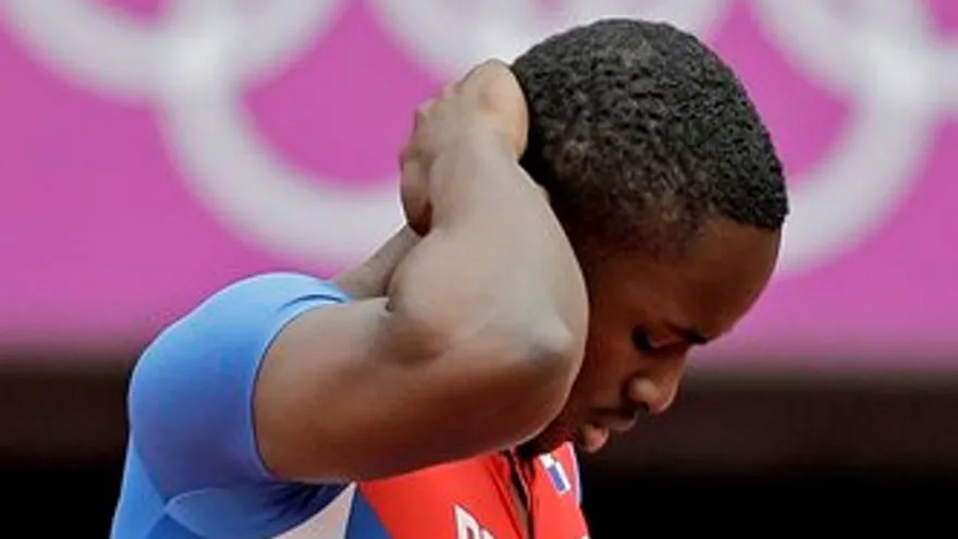 Alonso Edward fue descalificado de los 200 metros