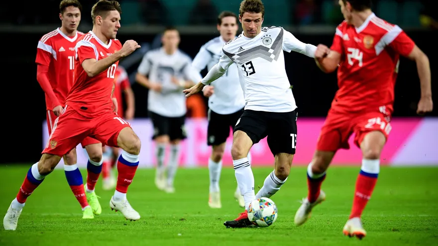 Una Alemania renovada convence y golea a Rusia en un amistoso