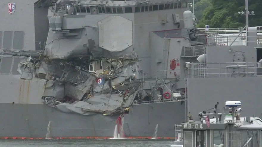 Hallan varios marinos muertos en destructor colisionado en Japón