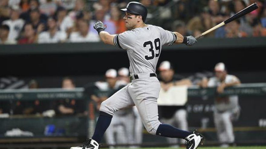 Con cinco jonrones y cerrojo efectivo del taponero Chapman los Yankees vencen a Orioles