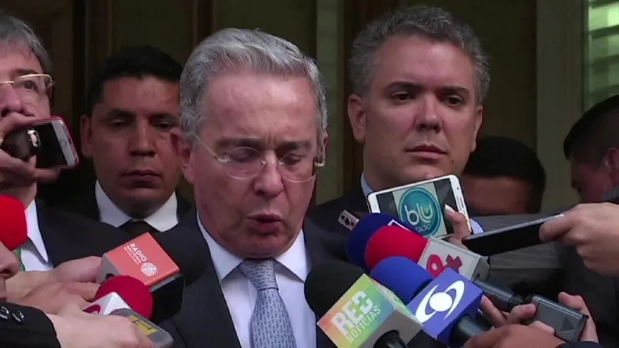 Uribe propone "acuerdo nacional" para conseguir paz en Colombia