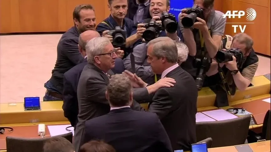 Promotor de Brexit, abucheado en Parlamento Europeo