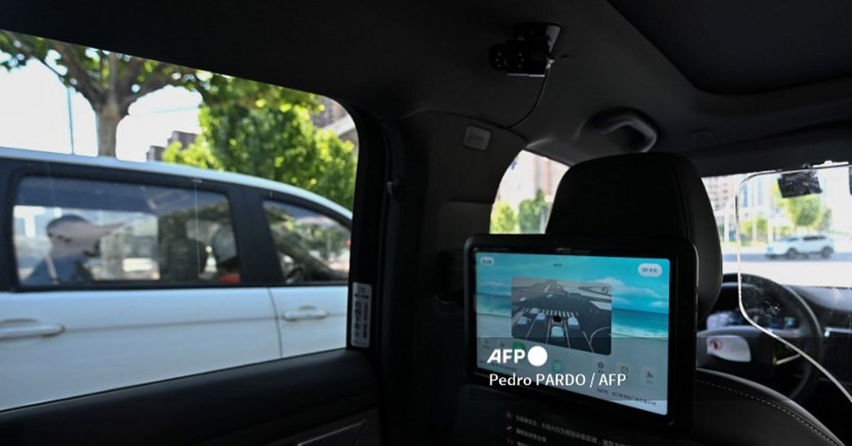 ¡El taxi sin conductor es una realidad! Tesla lanza su primer modelo ...