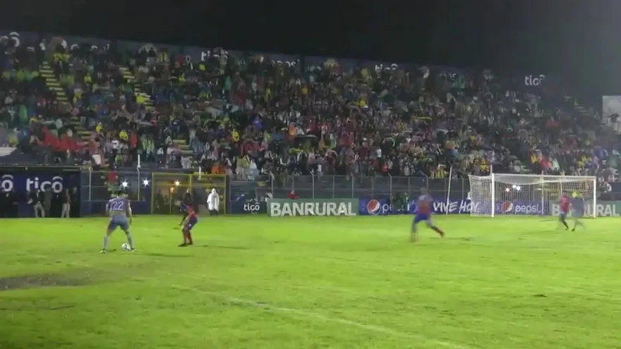 Blas Pérez anotó en el empate de Municipal