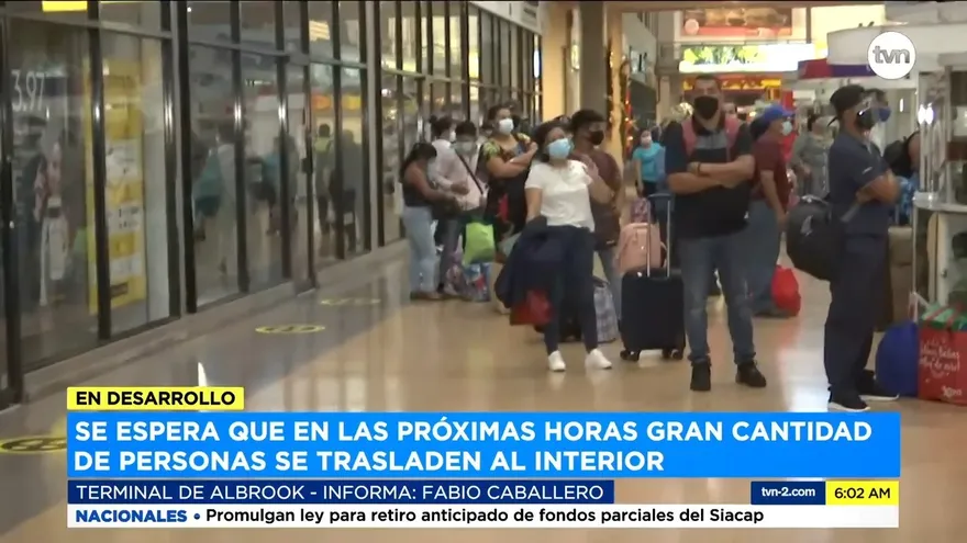 Viajeros se trasladan al interior del país