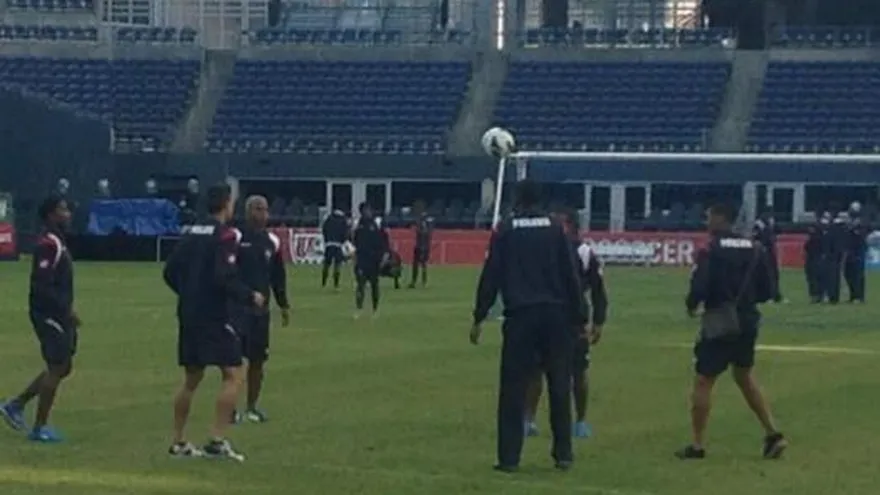 "Sele" practica en un césped blando e inestable