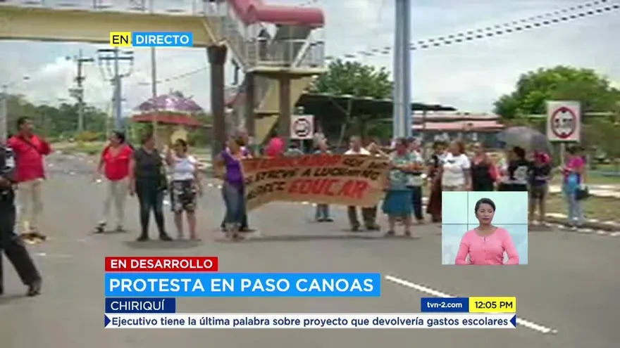Docentes en Paso Canoas protestan