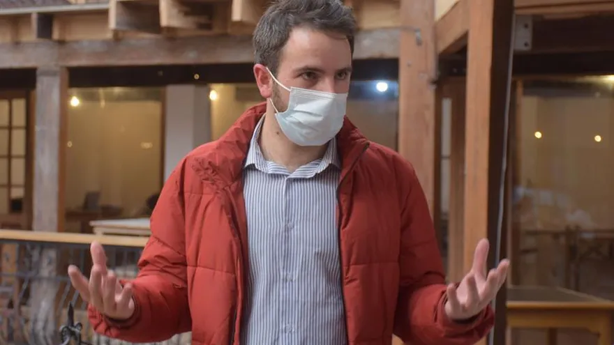 El médico español Víctor Quesada conversa con EFE el 13 de enero de 2021, en La Paz (Bolivia)