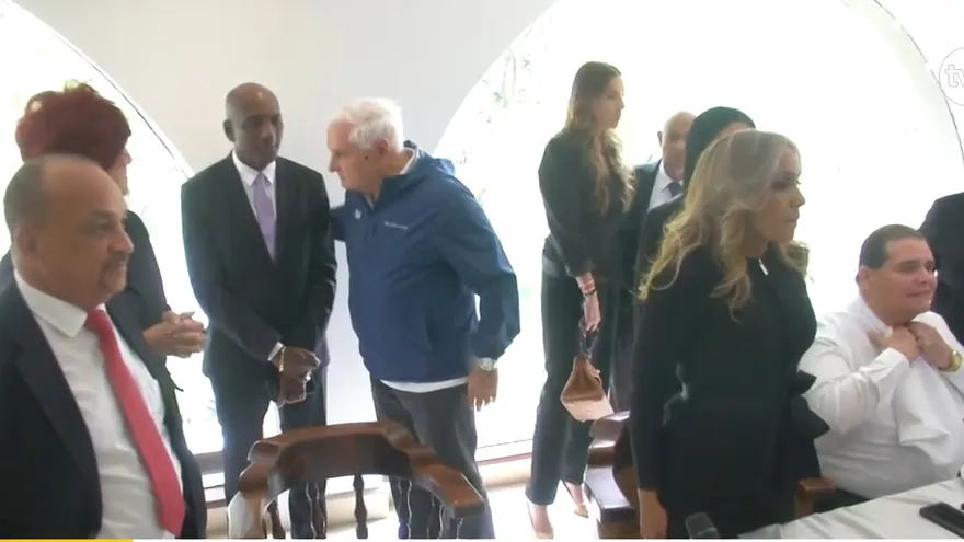 Presidente de CD cuestiona reunión de bandada con Martinelli