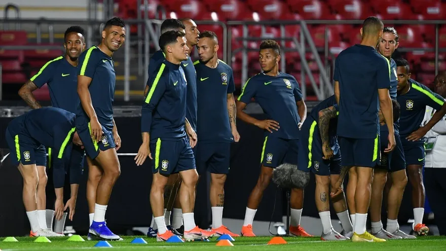 Firmino firme, Arthur en duda y portero Ederson lesionado en Brasil